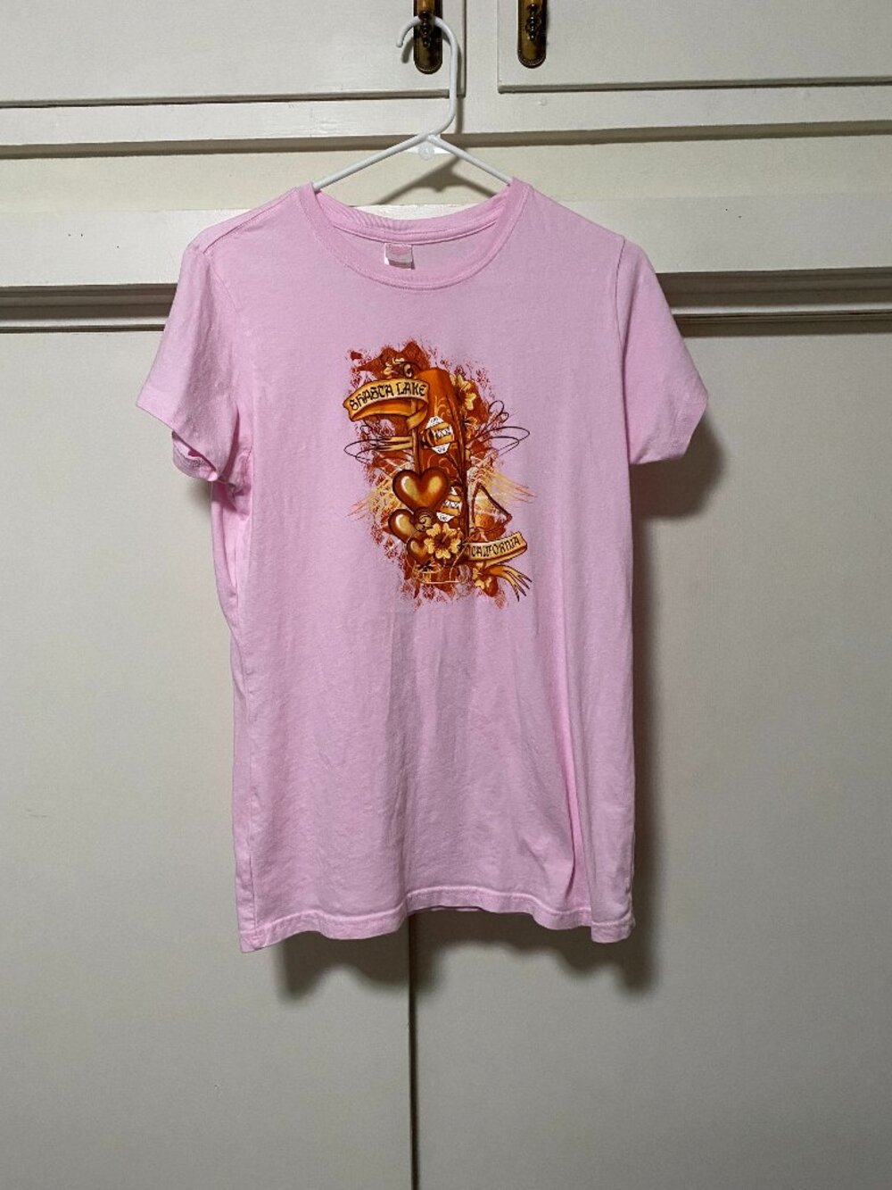 Duck Co. short sleeve, pink tee w/Shasta Lake, California on the front, size L